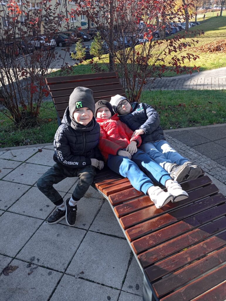 Jesienny spacer w grupie "Pszczółek".