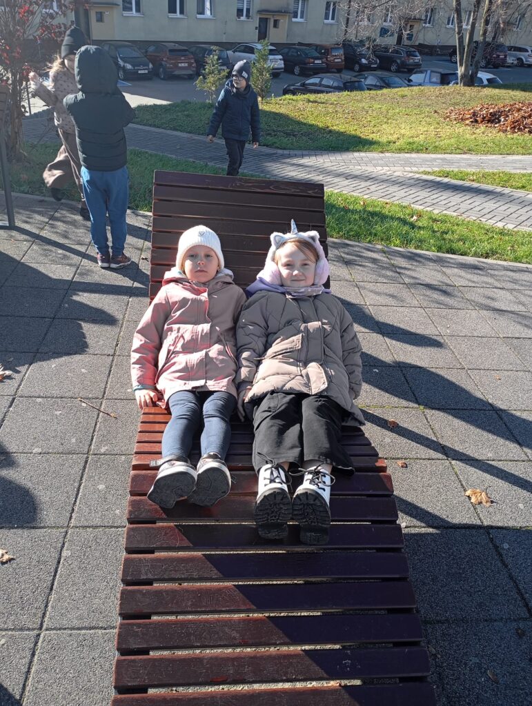 Jesienny spacer w grupie "Pszczółek".