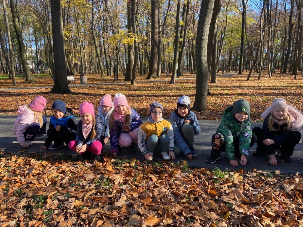 Wycieczka do Parku Zdrojowego w grupie "Motylki".