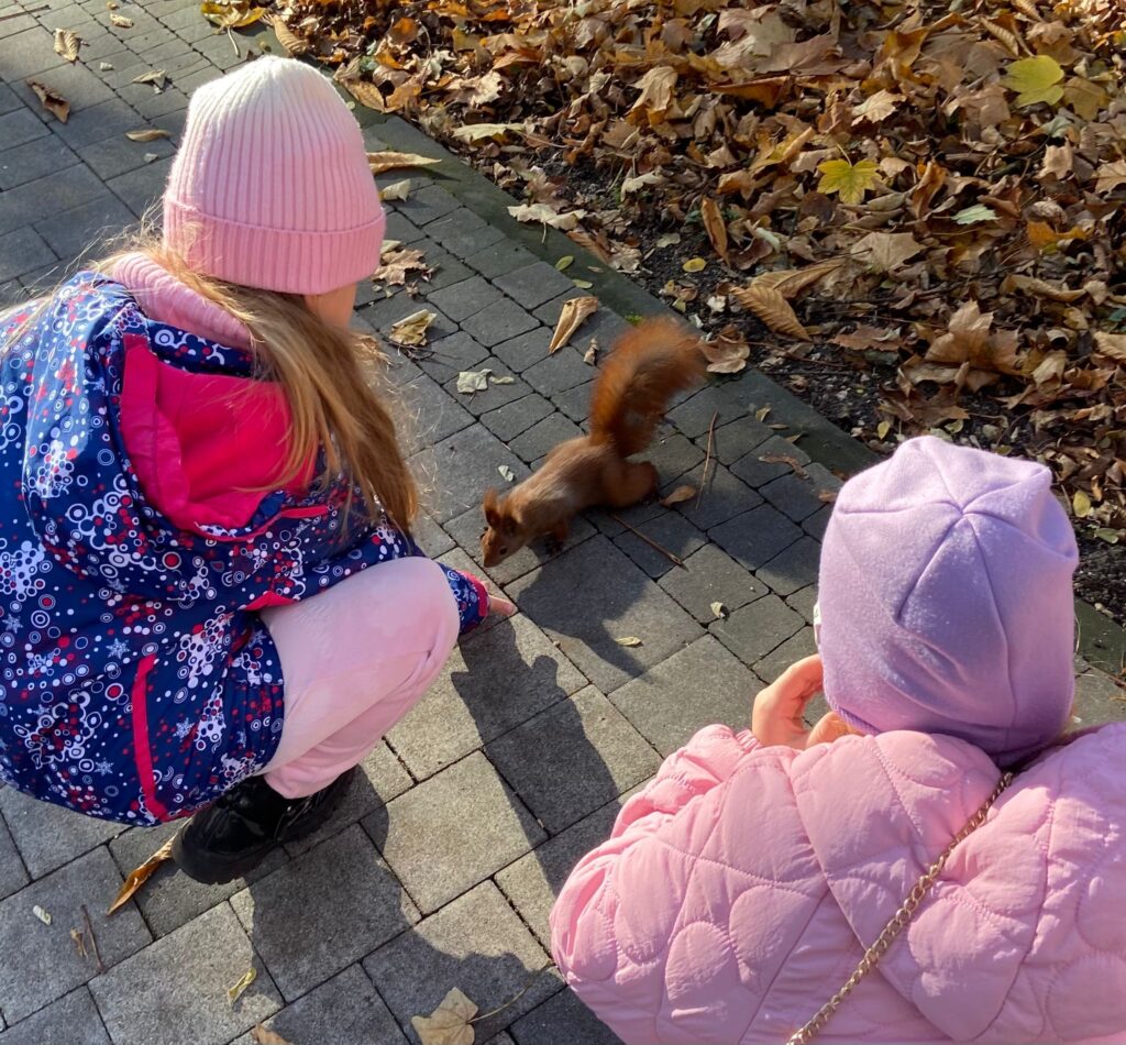 Wycieczka do Parku Zdrojowego w grupie "Motylki".