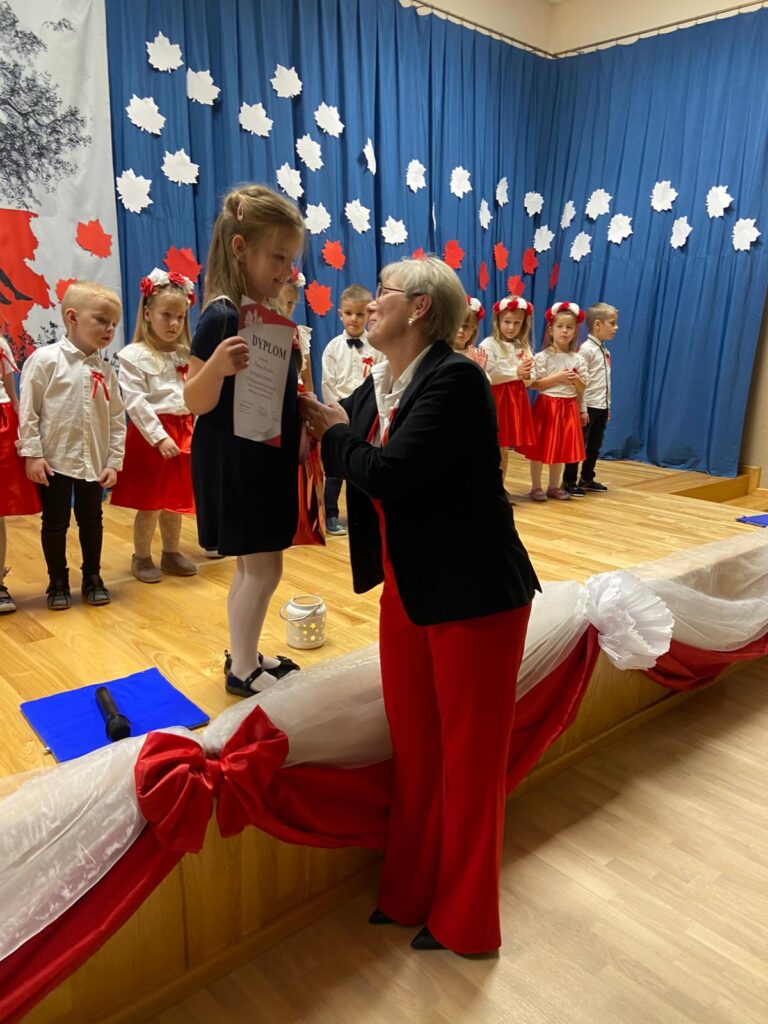 Narodowe Święto Niepodległości w Grupie "Motylki". Występ naszej laureatki w Konkursie Piosenki Patriotycznej.