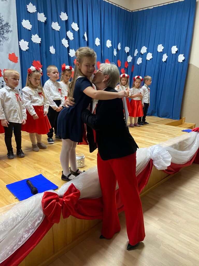 Narodowe Święto Niepodległości w Grupie "Motylki". Występ naszej laureatki w Konkursie Piosenki Patriotycznej.