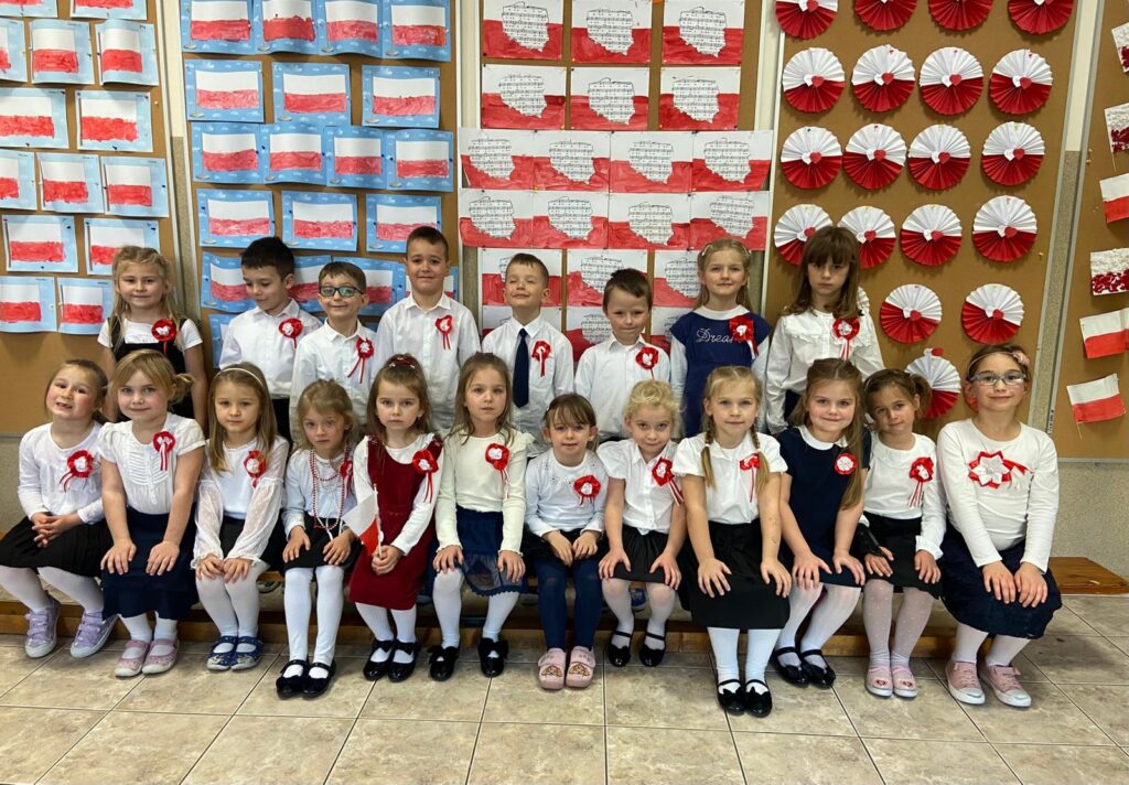 Narodowe Święto Niepodległości w Grupie "Motylki". Występ naszej laureatki w Konkursie Piosenki Patriotycznej.