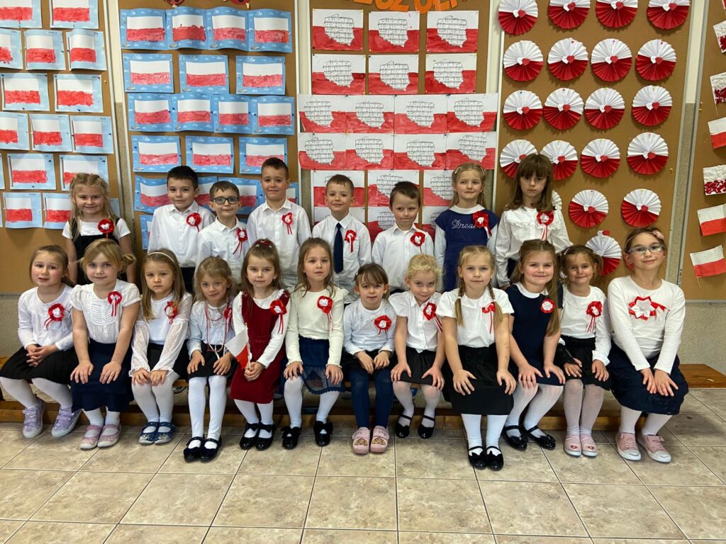 Narodowe Święto Niepodległości w Grupie "Motylki". Występ naszej laureatki w Konkursie Piosenki Patriotycznej.