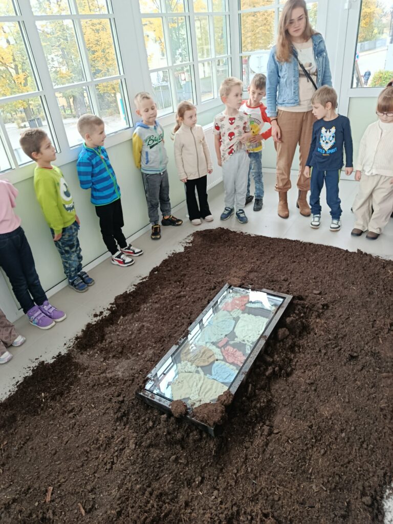 WYJŚCIE DO BUSKIEJ GALERII SZTUKI "WILLA POLONIA"- GRUPA ŻYRAF