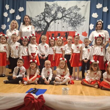 AKADEMIA Z OKAZJI 11 LISTOPADA- GRUPA ŻYRAFKI