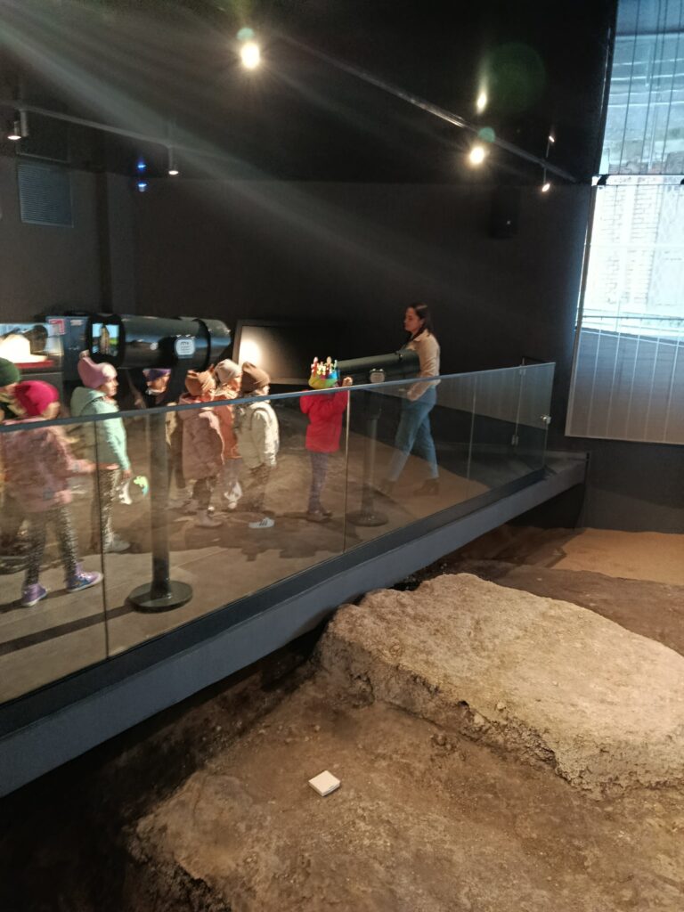 WYCIECZKA DO MUZEUM ARCHEOLOGICZNEGO W WIŚLICY  - GRUPA ŻYRAFKI 