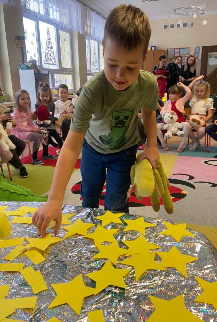 Andrzejki z Pluszowym Misiem w grupie "Motylki".