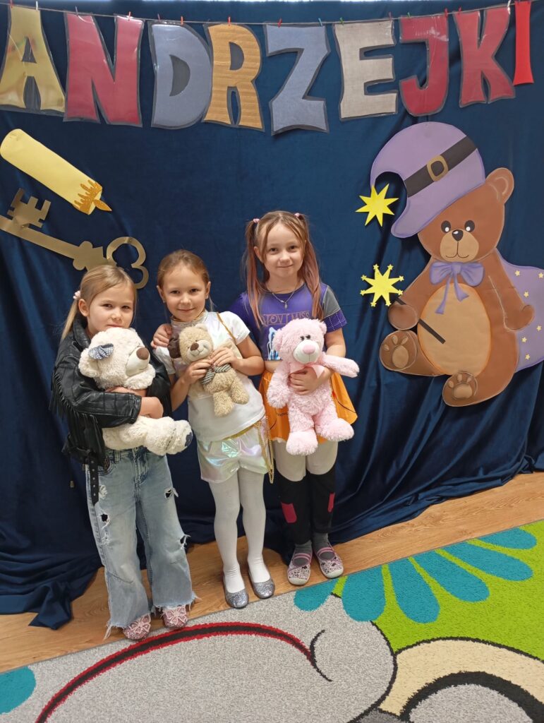 Bal Andrzejkowy z Pluszowym Misiem w grupie "Pszczółki".