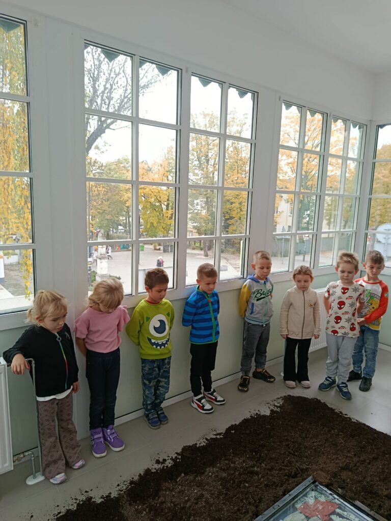 WYJŚCIE DO BUSKIEJ GALERII SZTUKI "WILLA POLONIA"- GRUPA ŻYRAF