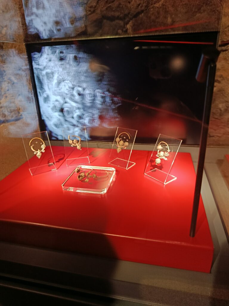 WYCIECZKA DO MUZEUM ARCHEOLOGICZNEGO W WIŚLICY  - GRUPA ŻYRAFKI 