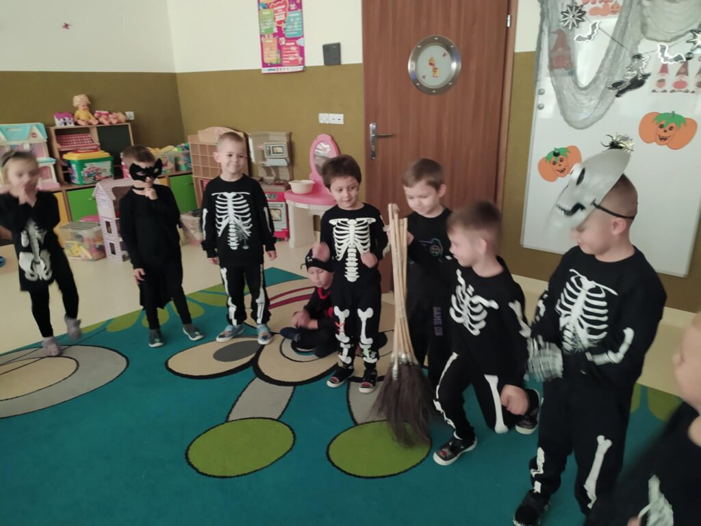 HALLOWEEN - GRUPA ŻYRAFKI 
