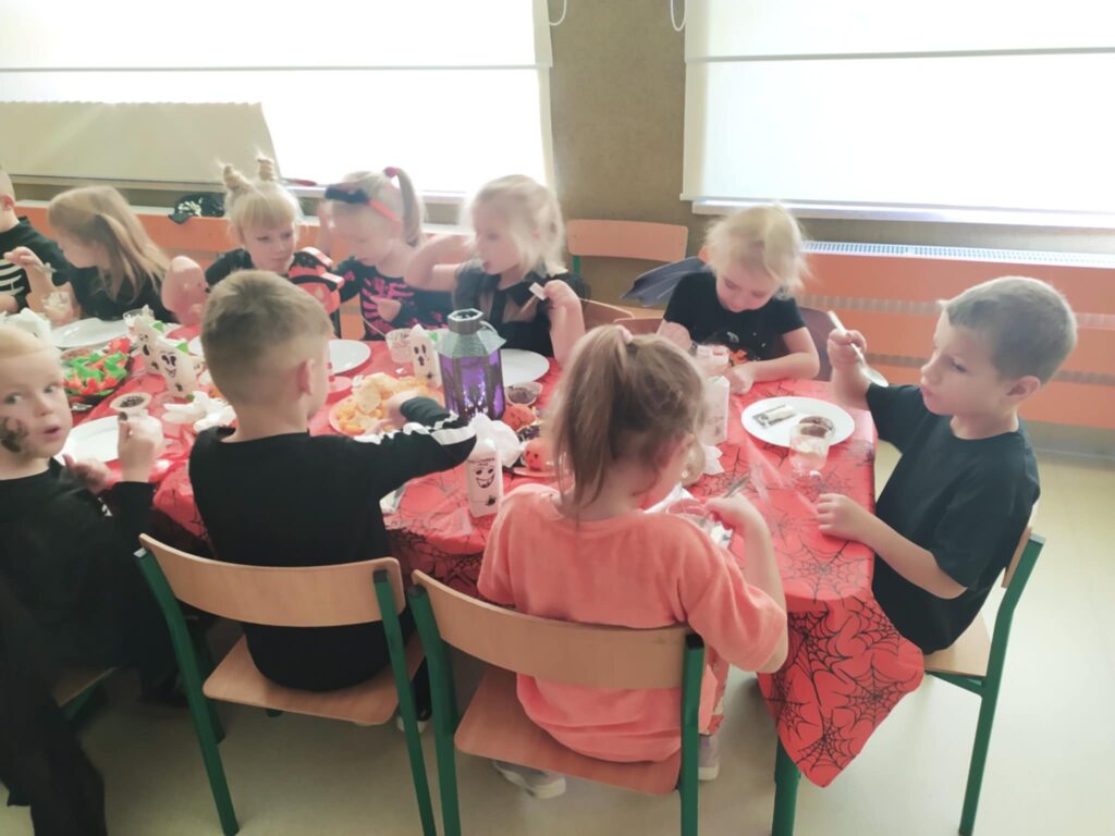 HALLOWEEN - GRUPA ŻYRAFKI 