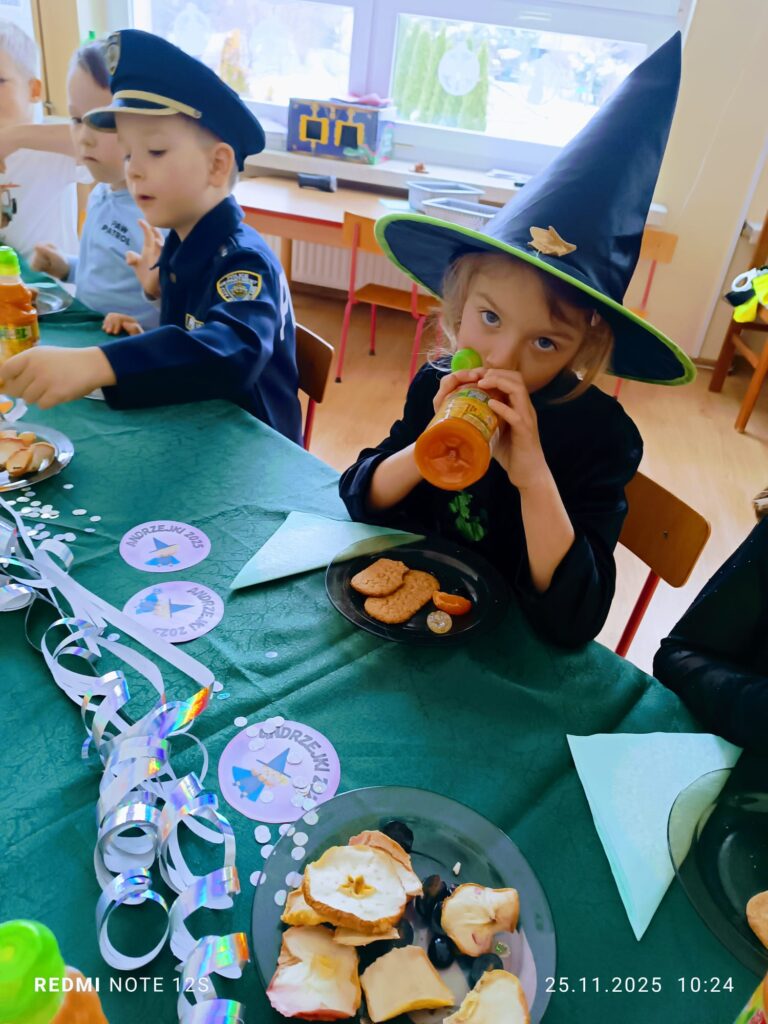 Andrzejki z Pluszowym Misiem w grupie "Motylki".