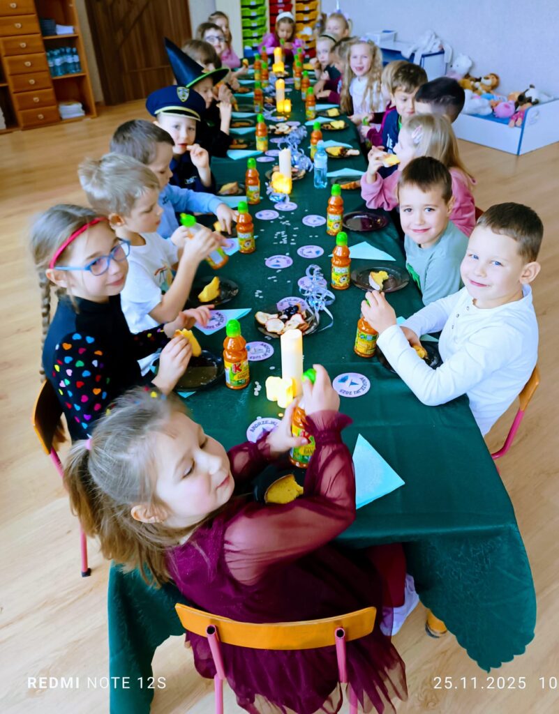 Andrzejki z Pluszowym Misiem w grupie "Motylki".