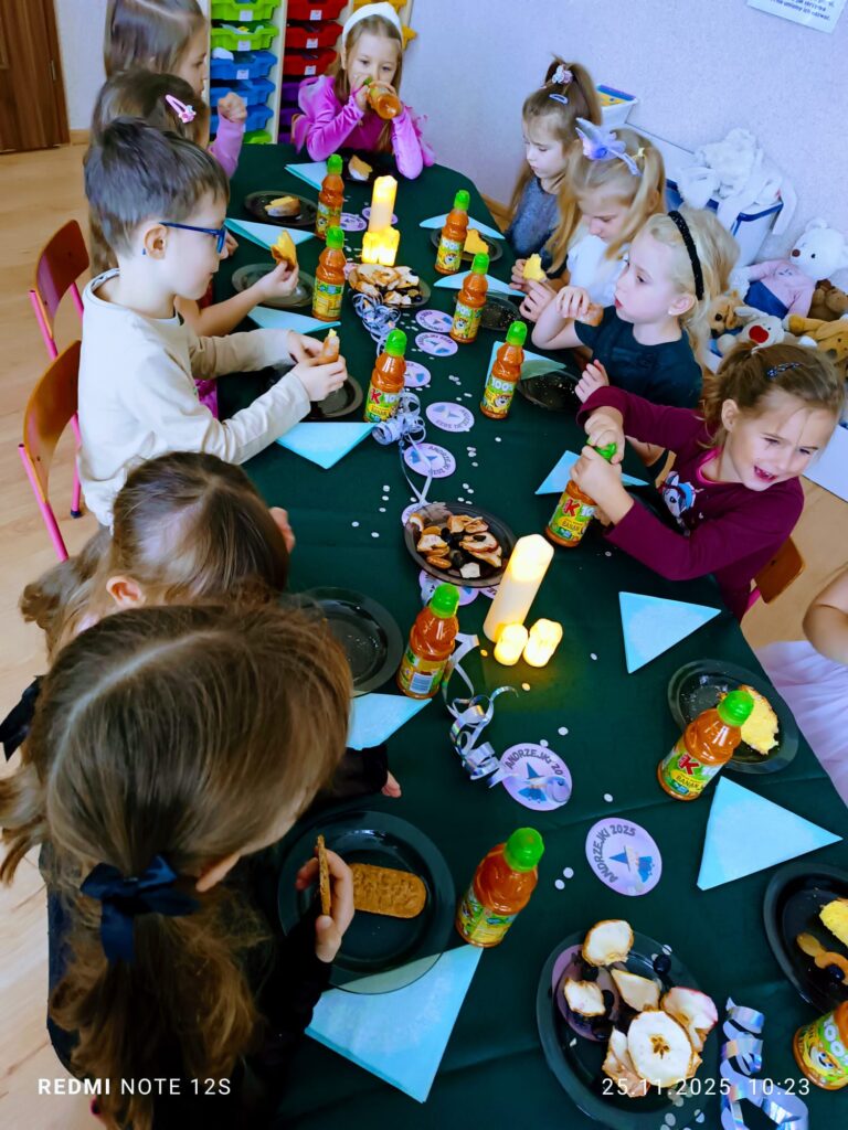 Andrzejki z Pluszowym Misiem w grupie "Motylki".