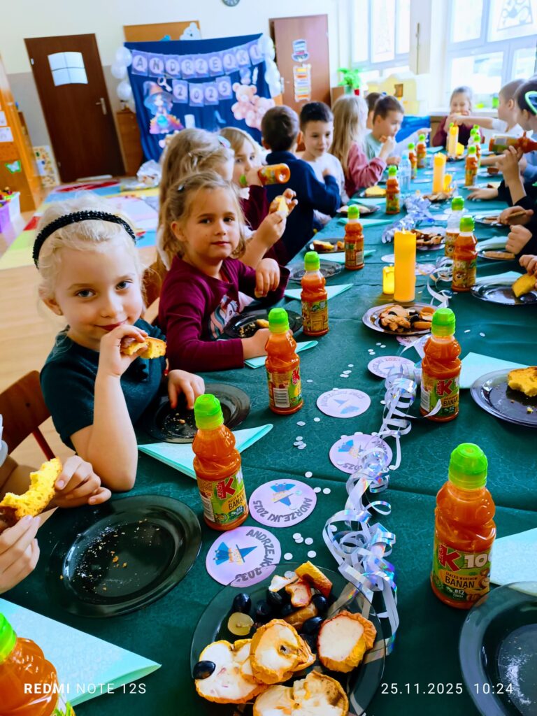 Andrzejki z Pluszowym Misiem w grupie "Motylki".