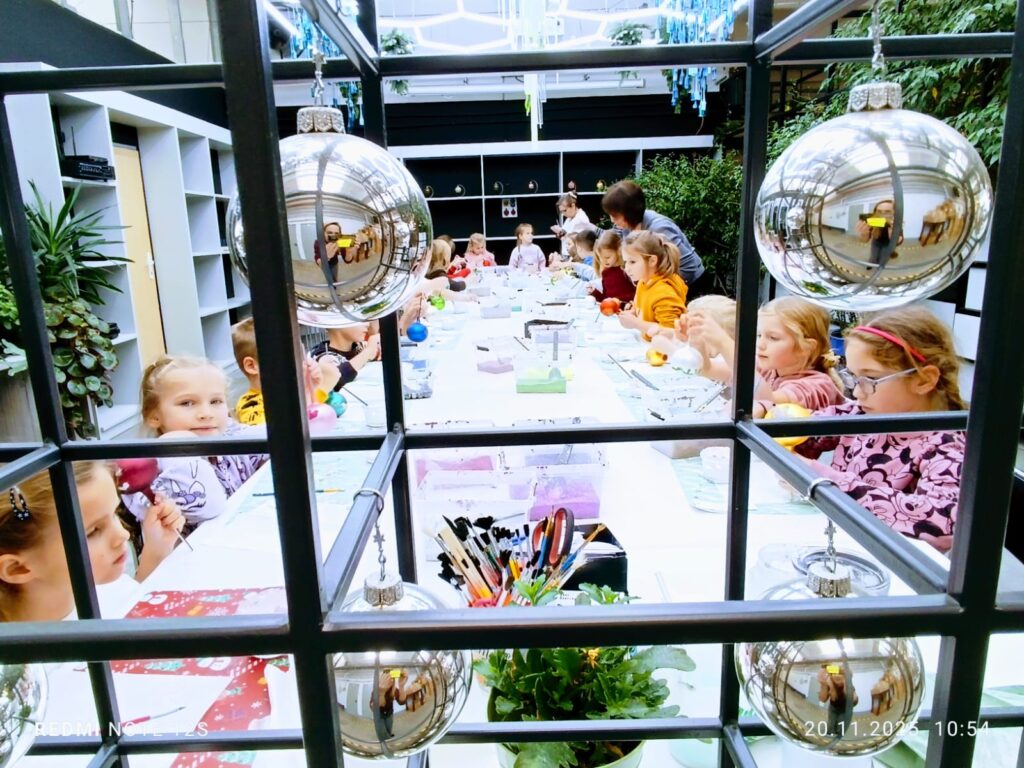 Wycieczka do Fabryki Bombek w Staszowie. Grupa "Motylki".