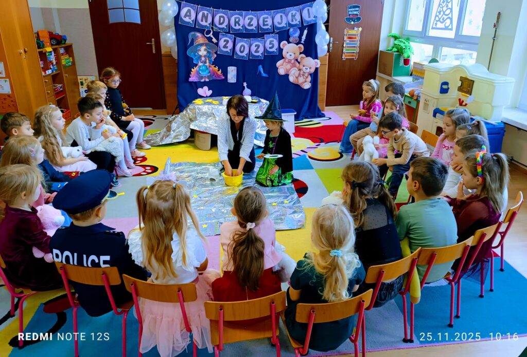 Andrzejki z Pluszowym Misiem w grupie "Motylki".