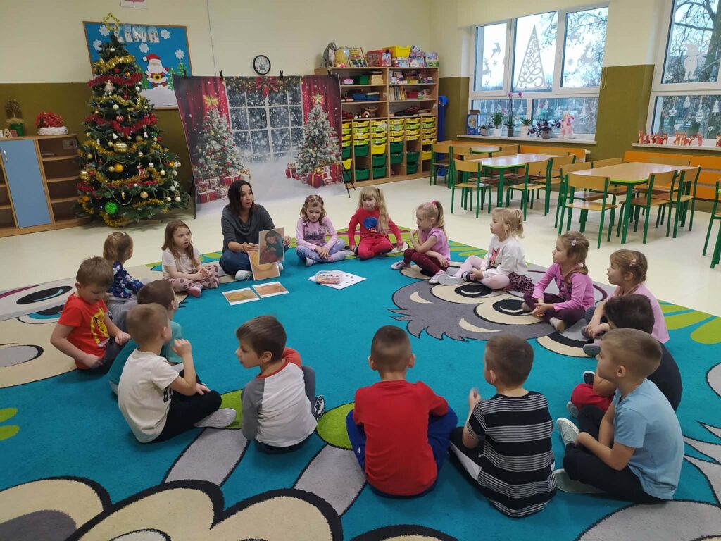 DZIEŃ GUZIKA - GRUPA ŻYRAFKI 