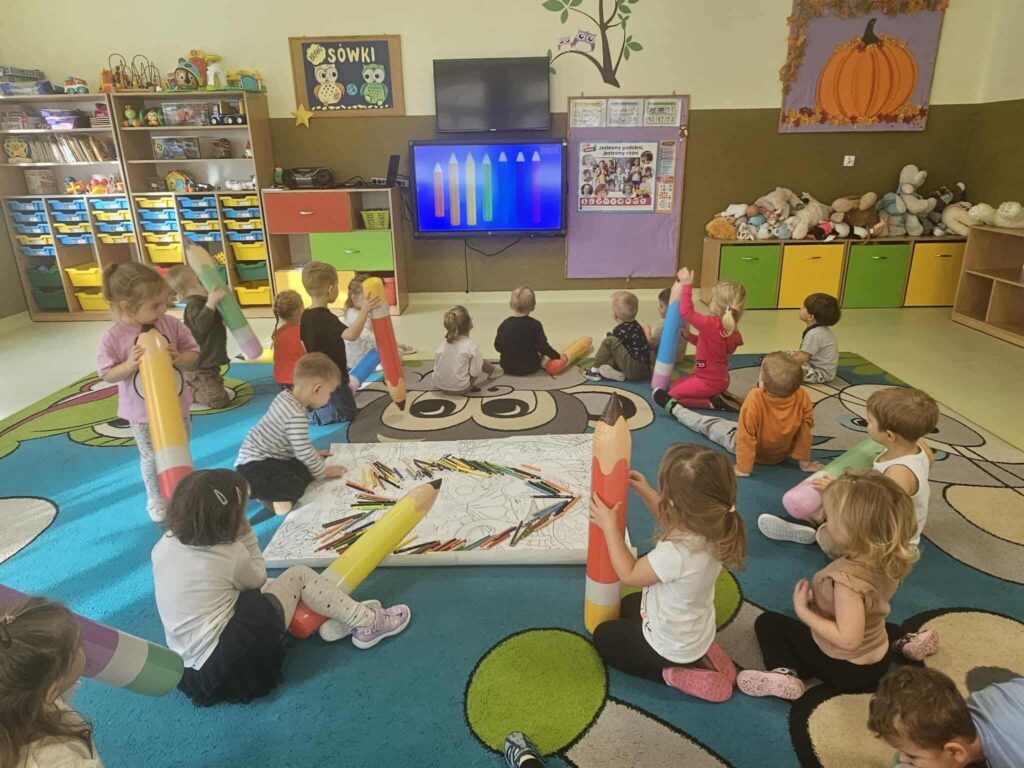 ''Dzień kredki'' w grupie ''Sówki''