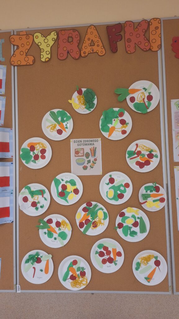 DZIEŃ ZDROWEGO GOTOWANIA - OWOCOWE SZASZŁYKI  - GRUPA ŻYRAFKI