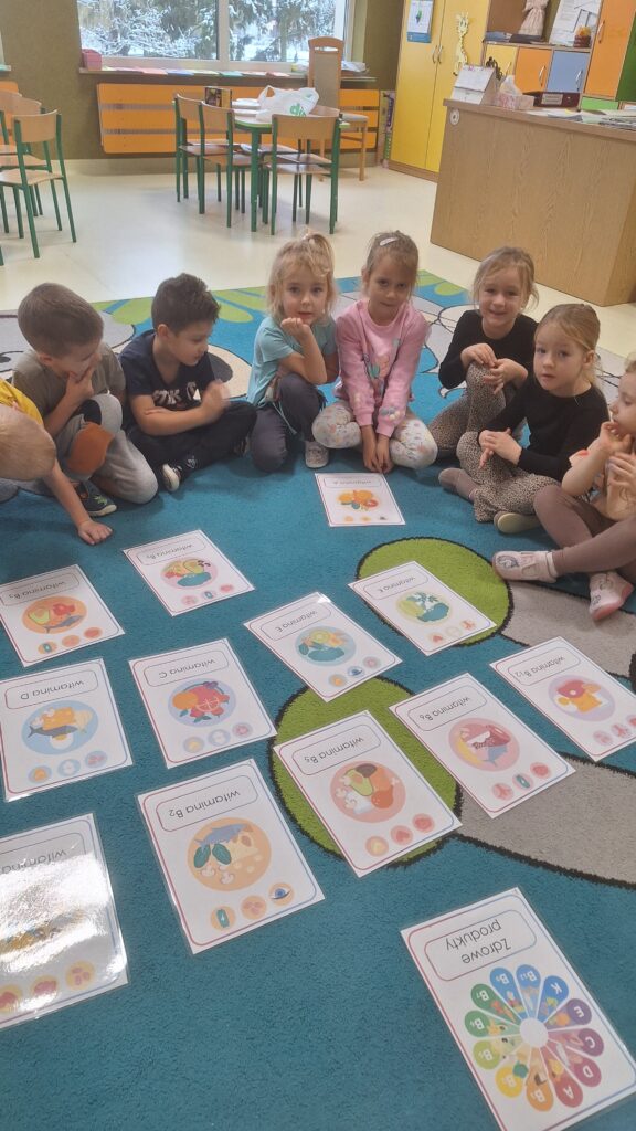 DZIEŃ ZDROWEGO GOTOWANIA - OWOCOWE SZASZŁYKI  - GRUPA ŻYRAFKI