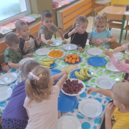 DZIEŃ ZDROWEGO GOTOWANIA - OWOCOWE SZASZŁYKI - GRUPA ŻYRAFKI
