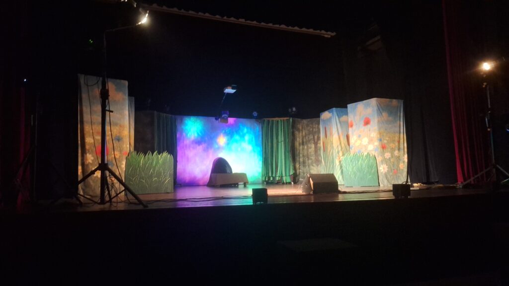 WYJŚCIE DO BUSKIEGO SAMORZĄDOWEGO CENTRUM KULTURY NA MUSICAL "MAGICZNY ŚWIAT PAN ANDERSENA" - GRUPA ŻYRAFKI 