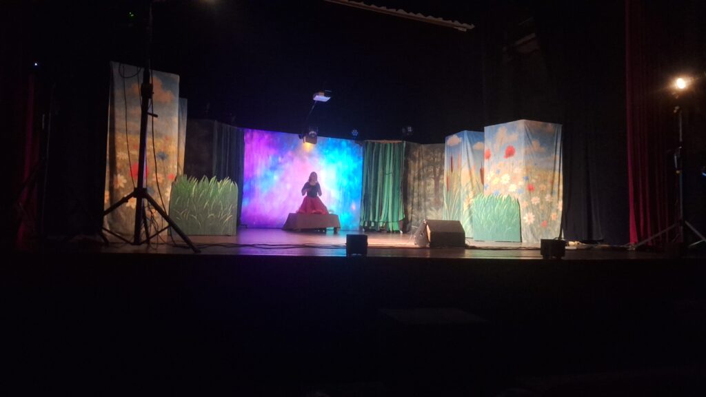 WYJŚCIE DO BUSKIEGO SAMORZĄDOWEGO CENTRUM KULTURY NA MUSICAL "MAGICZNY ŚWIAT PAN ANDERSENA" - GRUPA ŻYRAFKI 