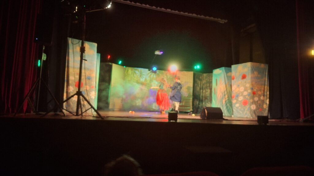 WYJŚCIE DO BUSKIEGO SAMORZĄDOWEGO CENTRUM KULTURY NA MUSICAL "MAGICZNY ŚWIAT PAN ANDERSENA" - GRUPA ŻYRAFKI 