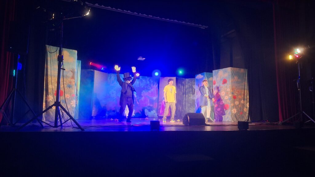 WYJŚCIE DO BUSKIEGO SAMORZĄDOWEGO CENTRUM KULTURY NA MUSICAL "MAGICZNY ŚWIAT PAN ANDERSENA" - GRUPA ŻYRAFKI 