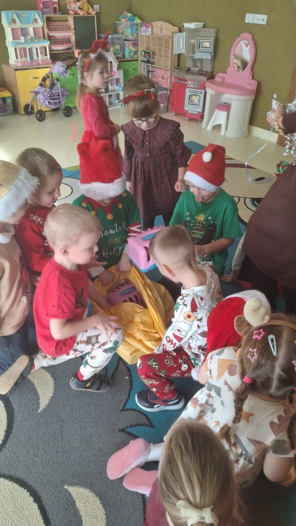 SPOTKANIE ZE ŚWIĘTYM MIKOŁAJEM - GRUPA  ŻYRAFKI