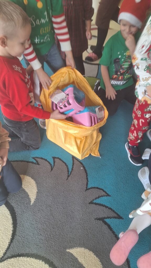 SPOTKANIE ZE ŚWIĘTYM MIKOŁAJEM - GRUPA  ŻYRAFKI