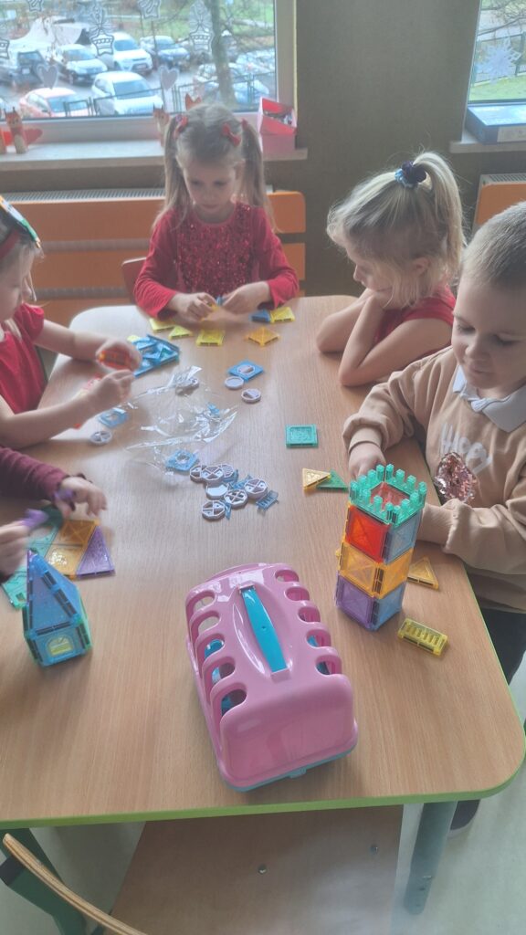 SPOTKANIE ZE ŚWIĘTYM MIKOŁAJEM - GRUPA  ŻYRAFKI