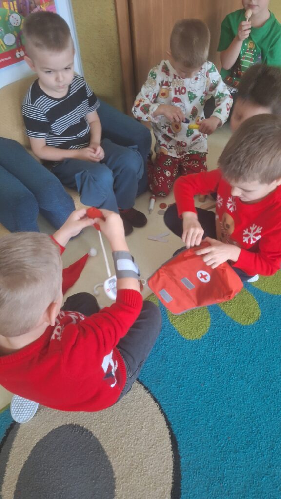 SPOTKANIE ZE ŚWIĘTYM MIKOŁAJEM - GRUPA  ŻYRAFKI