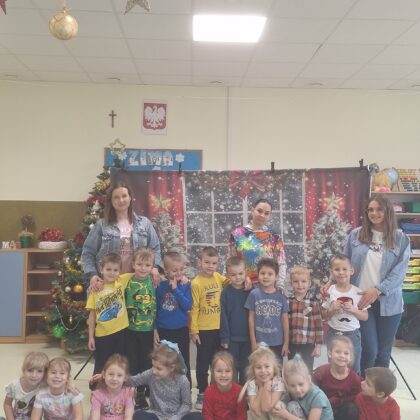 Świąteczna magia na warsztatach plastycznych! - GRUPA ŻYRAFKI