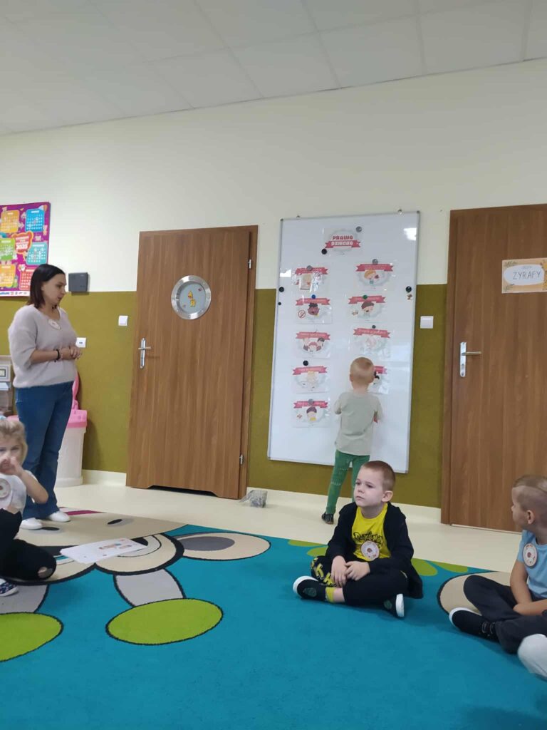 MIĘDZYNARODOWY DZIEŃ PRAW DZIECKA - GRUPA ŻYRAFKI 