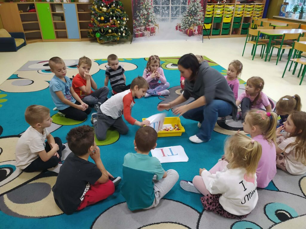 DZIEŃ GUZIKA - GRUPA ŻYRAFKI 