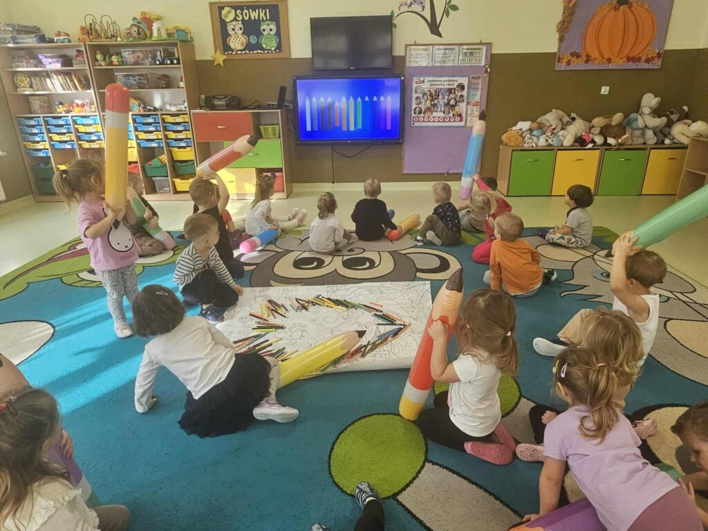 ''Dzień kredki'' w grupie ''Sówki''