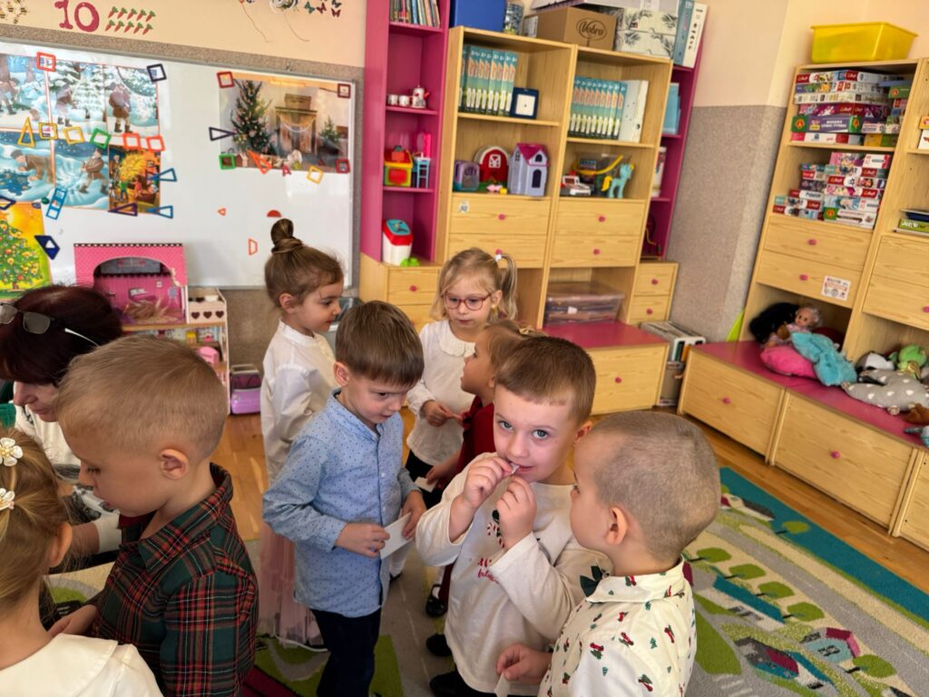 Życzenia świąteczne i  łamanie się opłatkiem