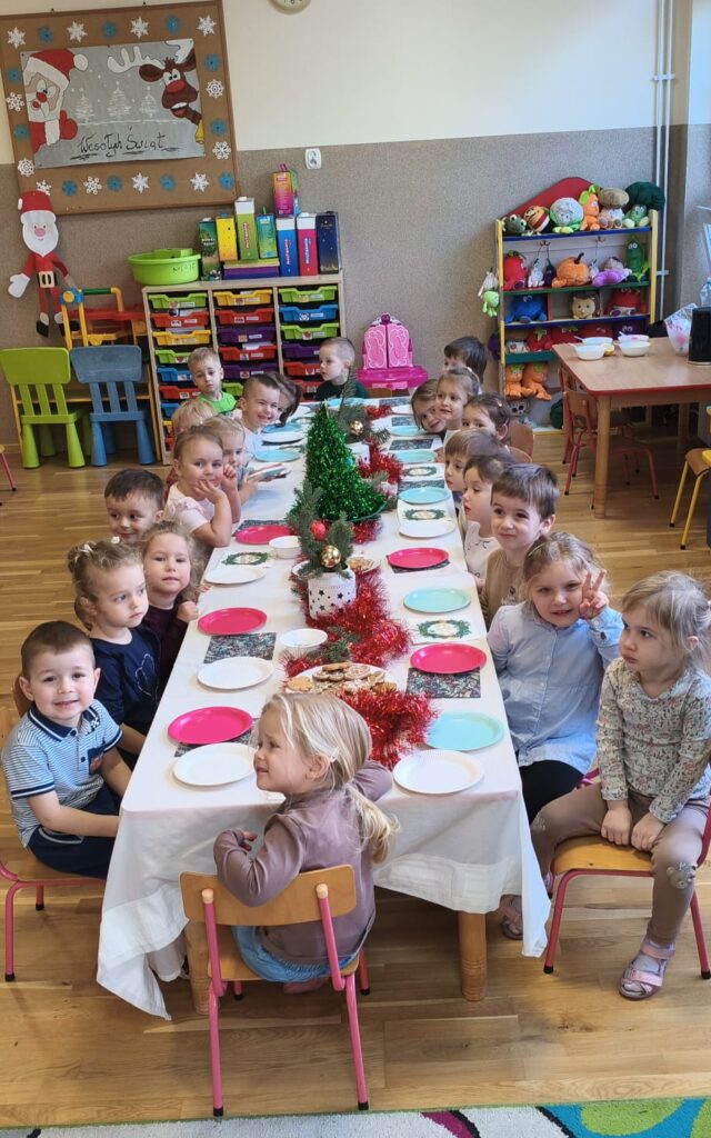 Misie ozdabiają pierniczki