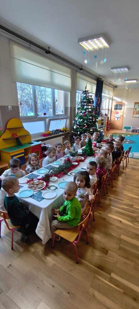 Misie ozdabiają pierniczki