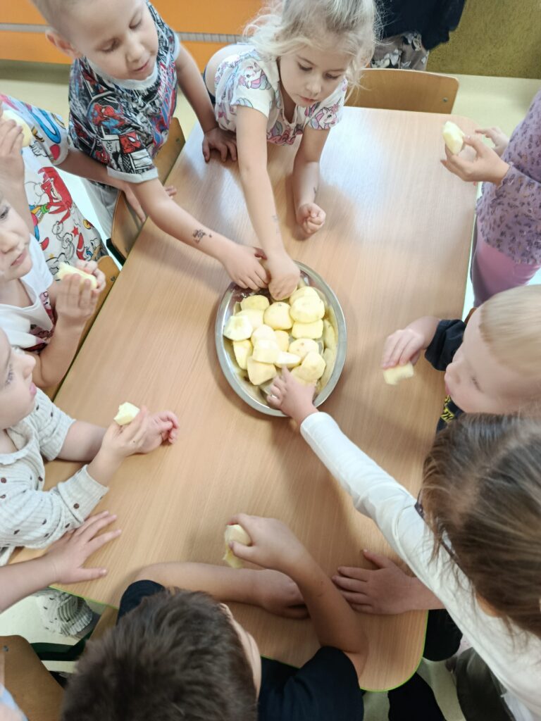 JUŻ WIEMY JAK ZDROWO SIĘ ODŻYWIAĆ! - GRUPA ŻYRAFKI