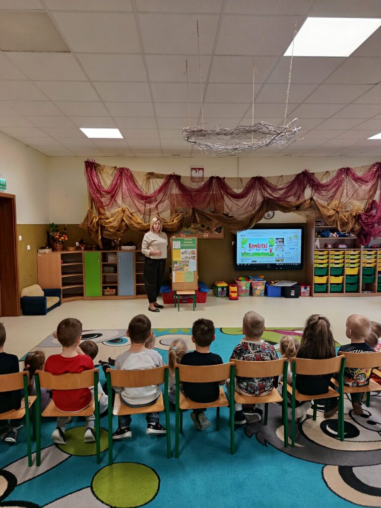 JUŻ WIEMY JAK ZDROWO SIĘ ODŻYWIAĆ! - GRUPA ŻYRAFKI