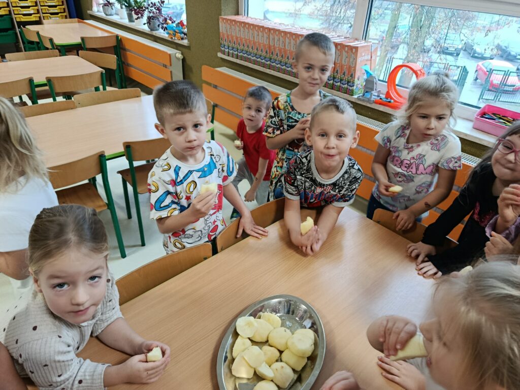 JUŻ WIEMY JAK ZDROWO SIĘ ODŻYWIAĆ! - GRUPA ŻYRAFKI