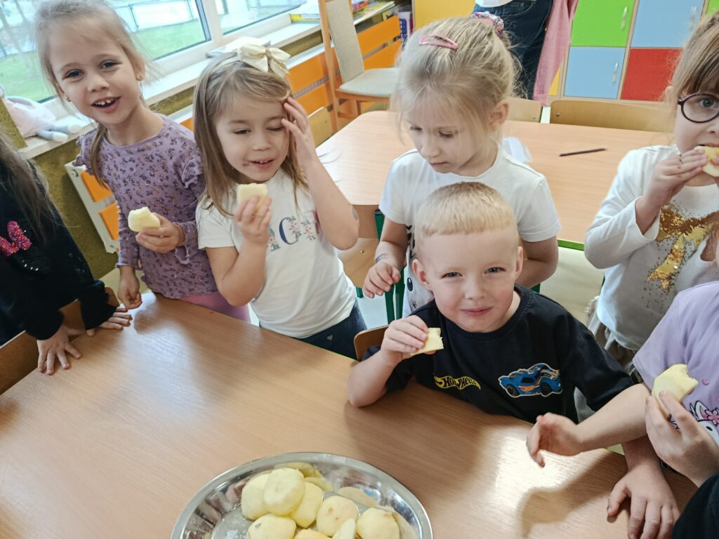 JUŻ WIEMY JAK ZDROWO SIĘ ODŻYWIAĆ! - GRUPA ŻYRAFKI