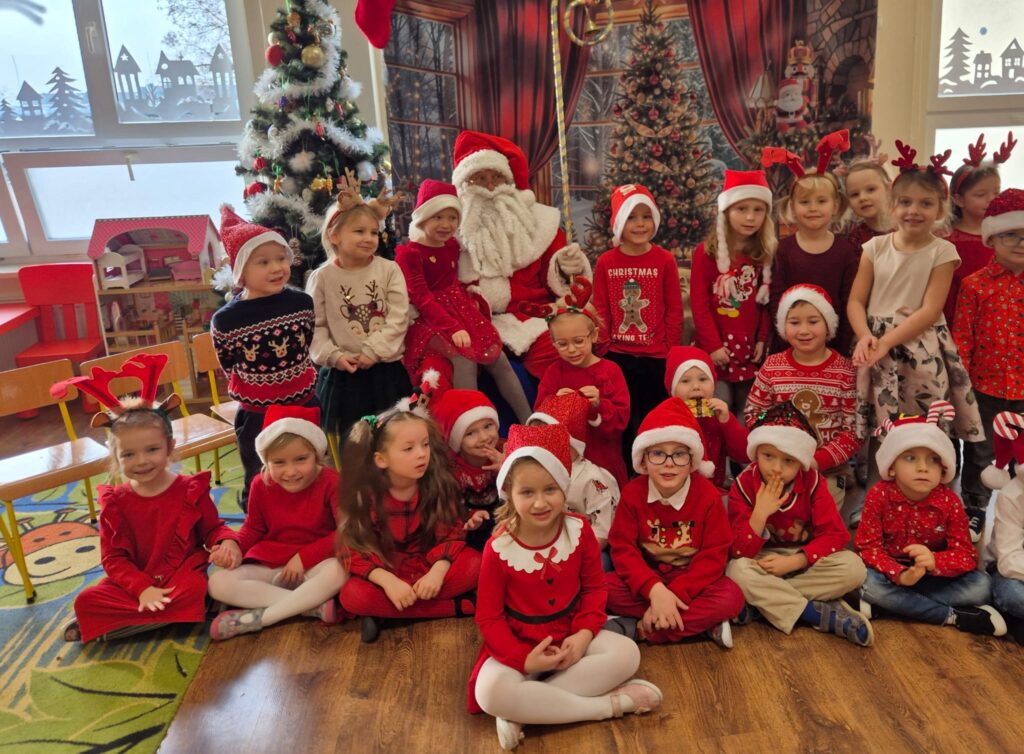 Wizyta Świętego Mikołaja w grupie "Wiewiórki".