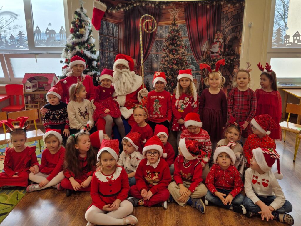 Wizyta Świętego Mikołaja w grupie "Wiewiórki".