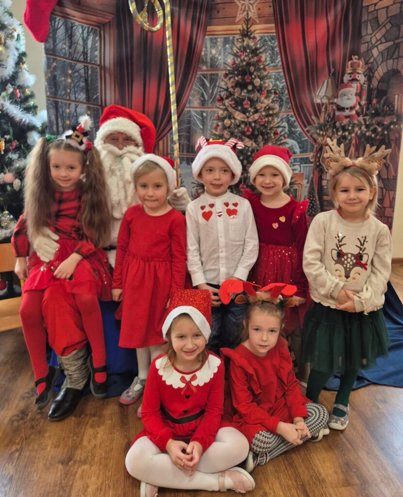 Wizyta Świętego Mikołaja w grupie "Wiewiórki".